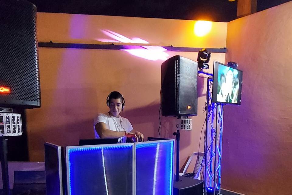 DJ Andrés