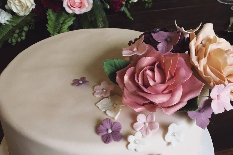 Fondant con flores azúcar