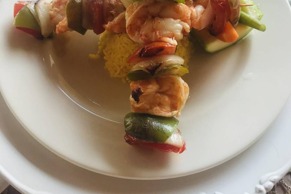 Deliciosa brocheta de camarón