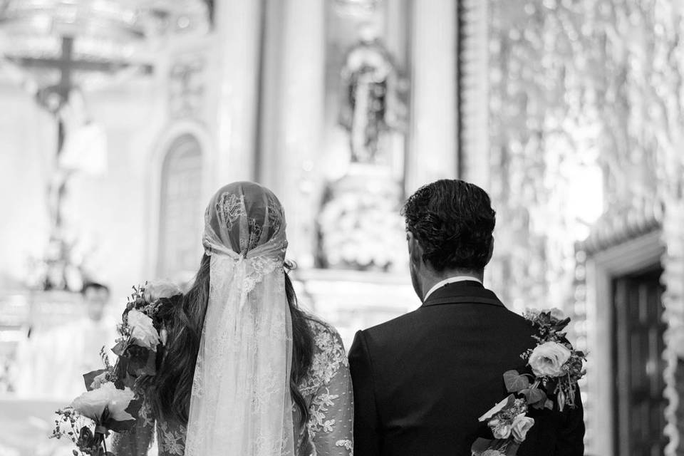 Novios en el altar