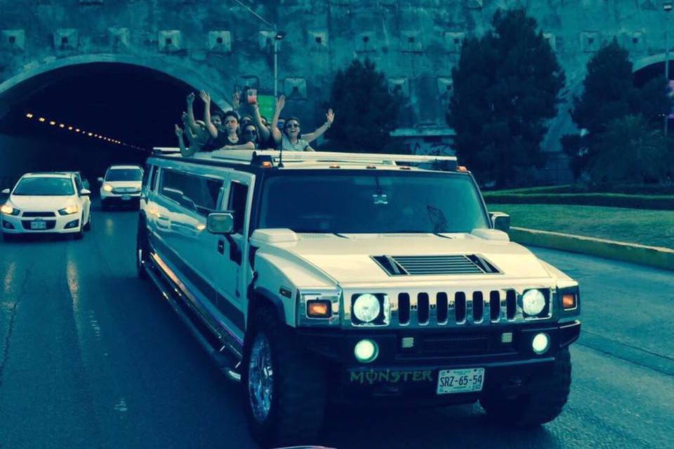 Hummer Monster 25 a 30 persona