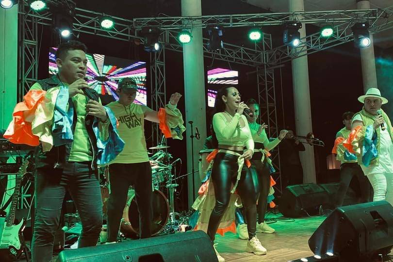 Salsa performance