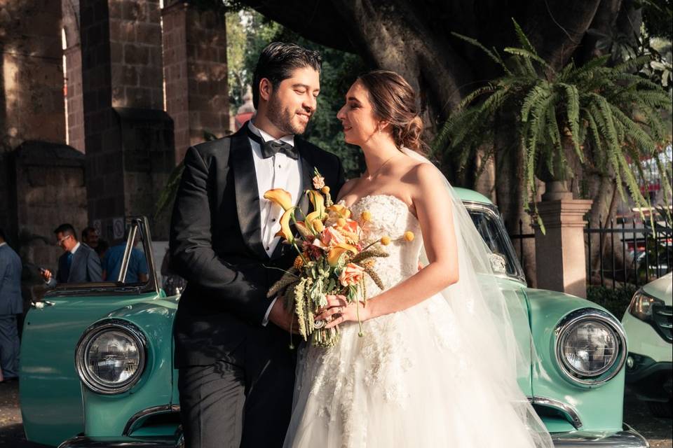 Novios y pareja de novios