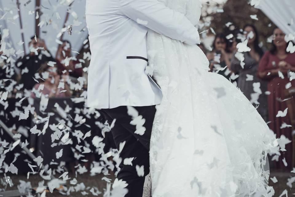 Vals y papelitos para novios