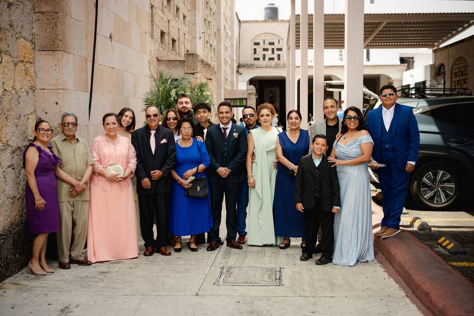 FAMILIA