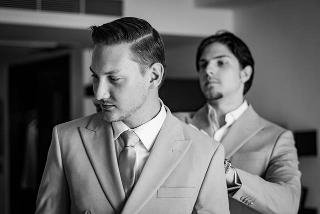 Dos hombres en traje