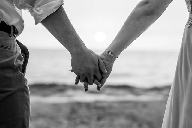 Sesión de novios en la playa