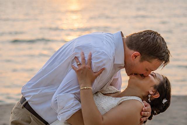 Sesión de novios en la playa