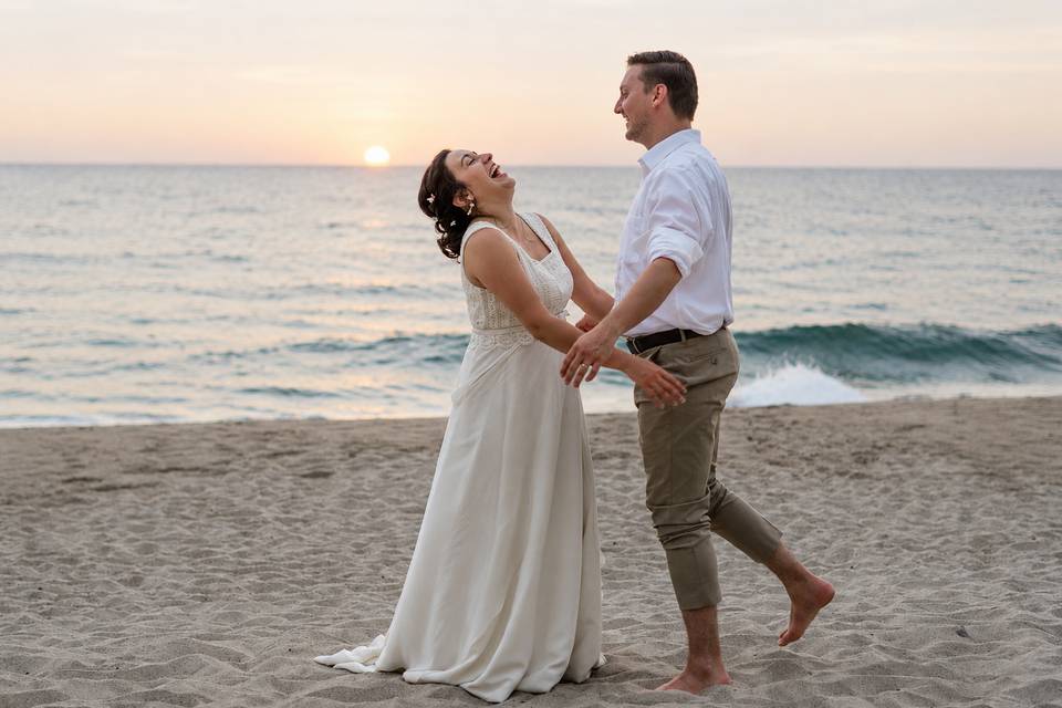 Sesión de novios en la playa