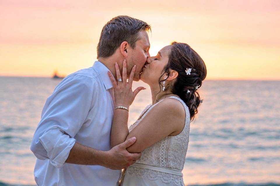 Novios en la playa