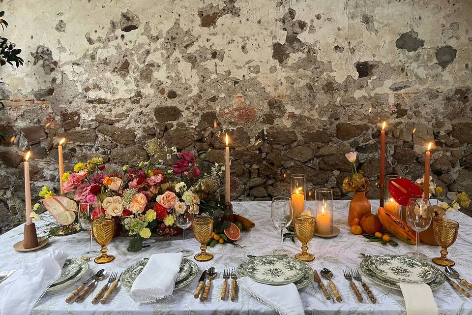 Mesa con alegría floral