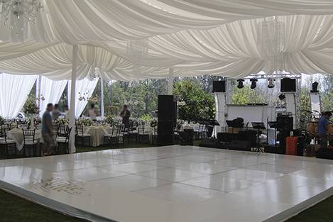 Carpas y pistas de baile
