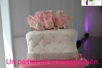 Pastel con piedras