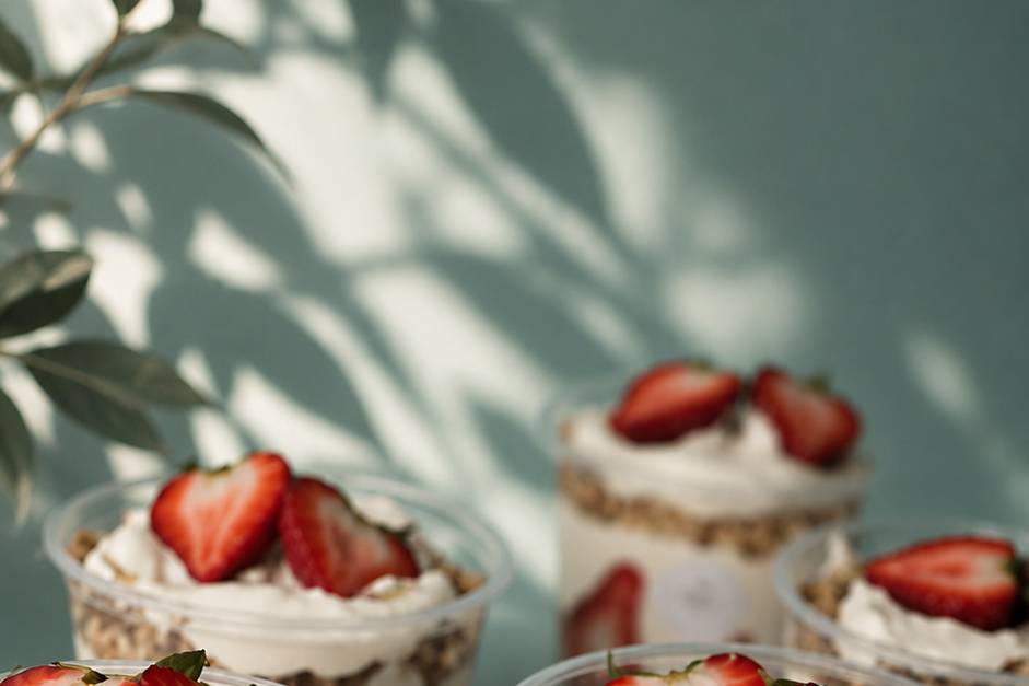 Fresas frescas, crema suave y