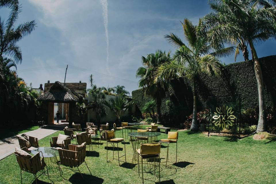 Jardín con alberca para fiestas