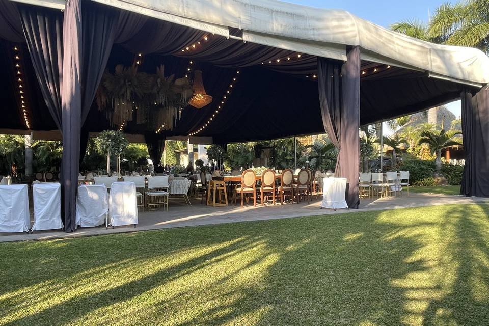 Carpa hasta para 300 personas