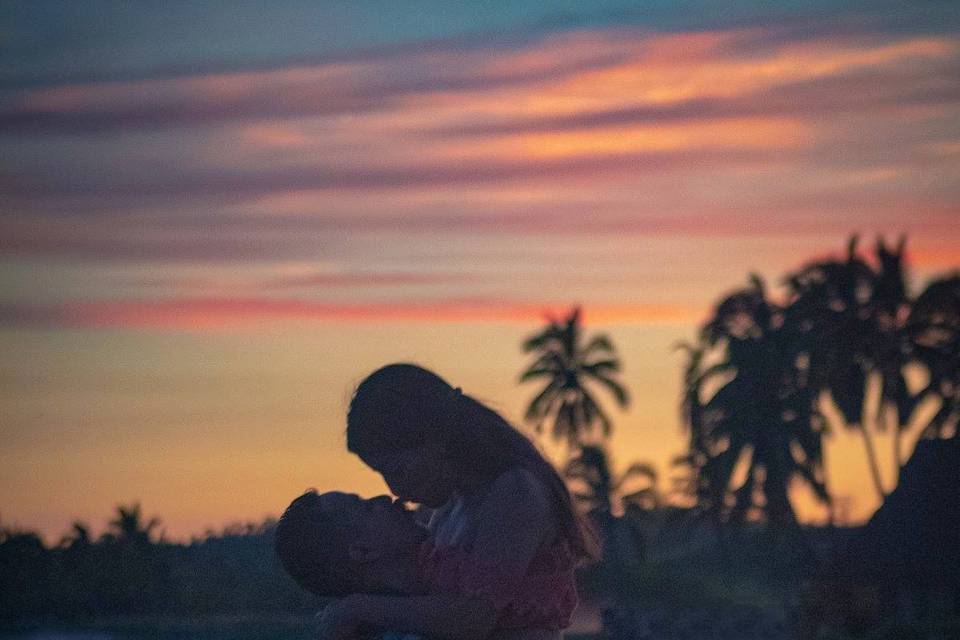 El abrazo al atardecer