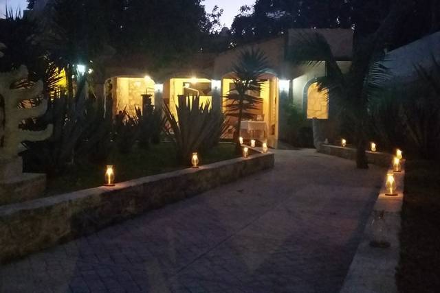 Montaje con velas y antorchas