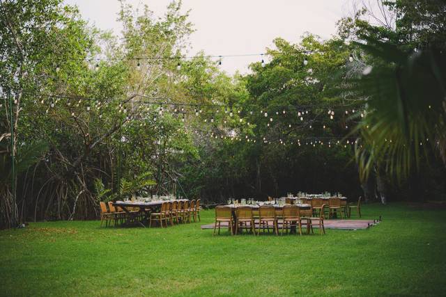 Mesas para invitados.