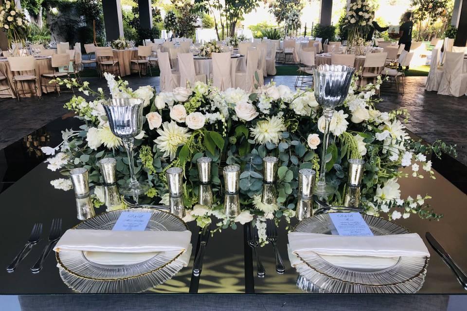 Decoración de mesa de novios