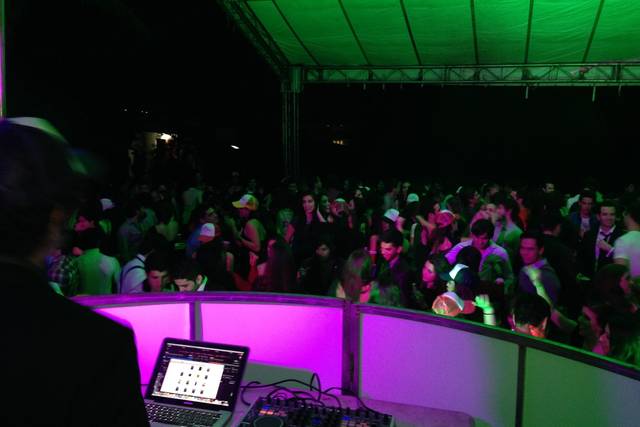 Servicio con dj
