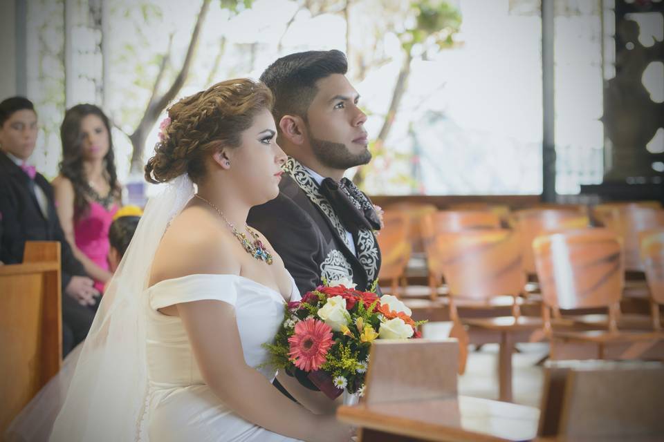 Itzel y Carlos en la ceremonia