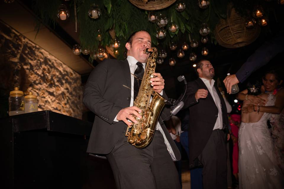 Explosión musical en su boda