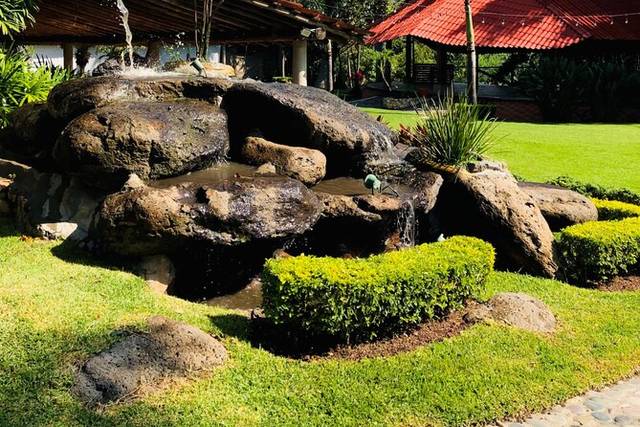 Casada y jardin