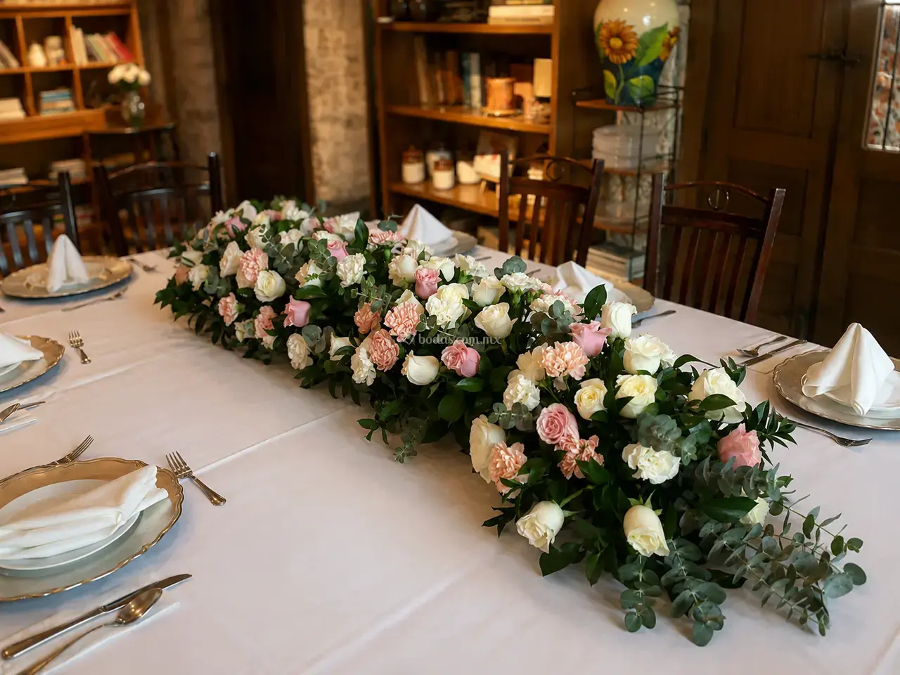 Recepción de boda con diseño floral elegante