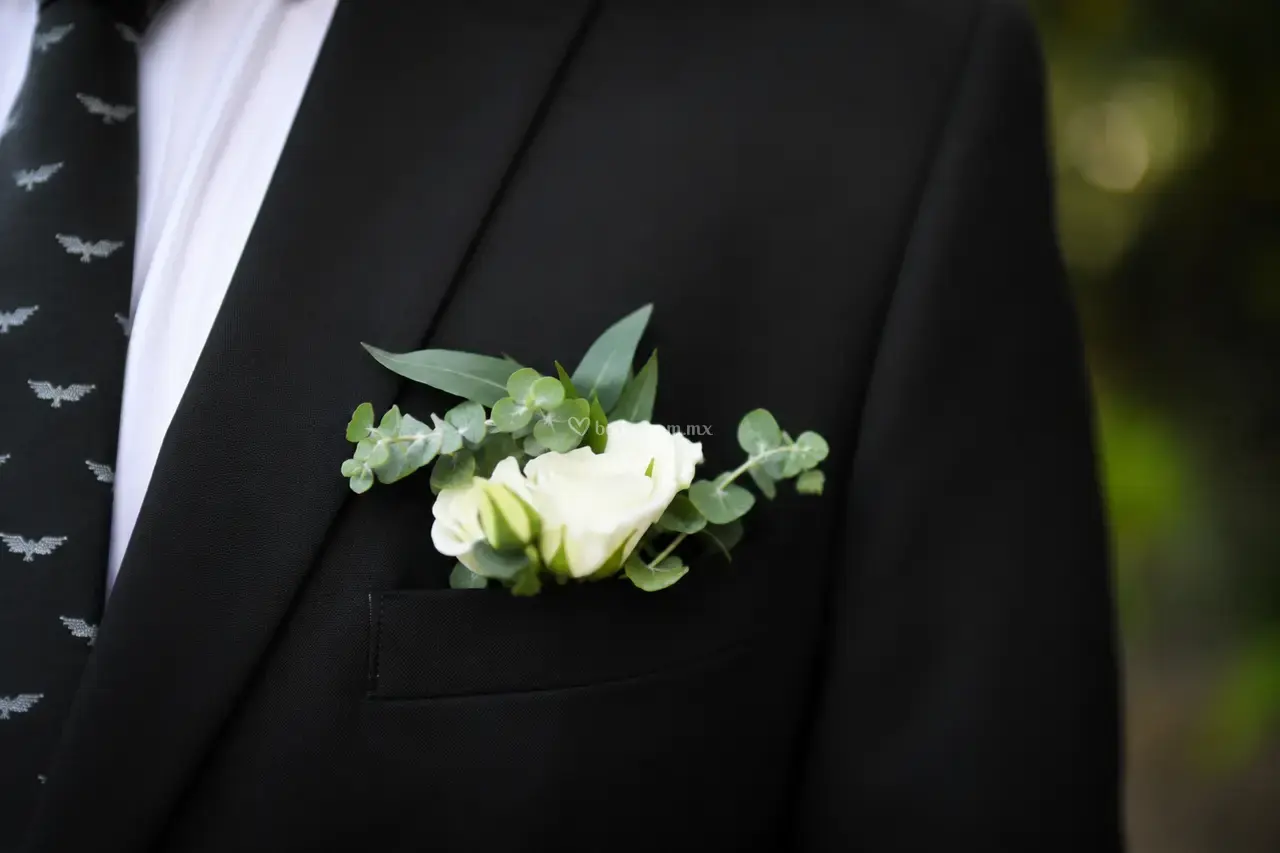 Ramo y accesorios florales