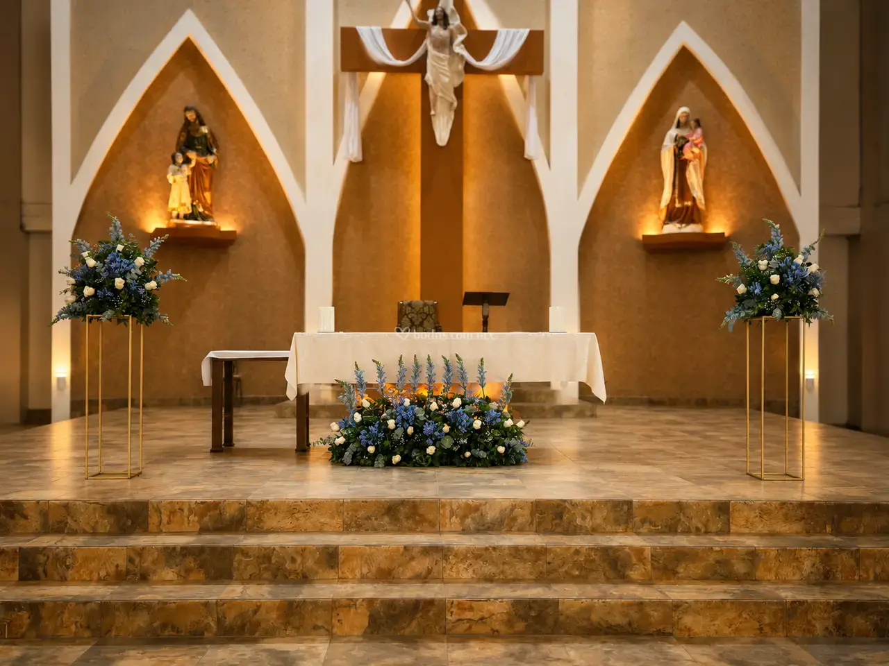 Decoración floral elegante para fiesta de XV años en Monterrey