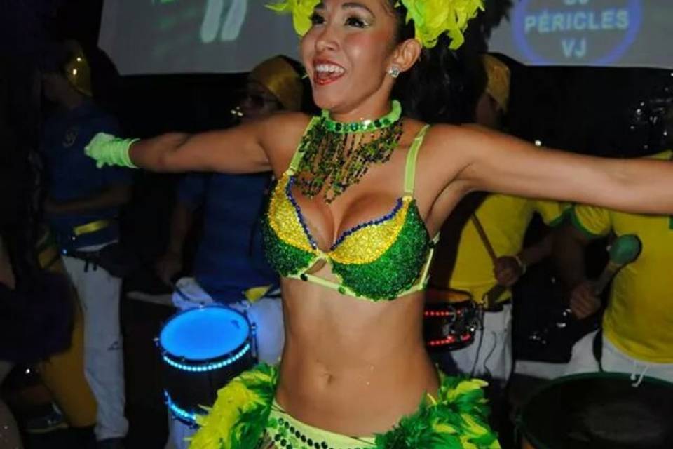 Bailarina Batucada Samba Brasi