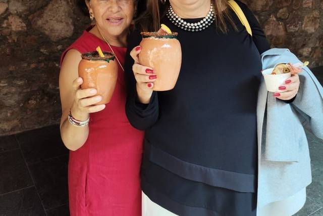 Invitadas con cantaritos
