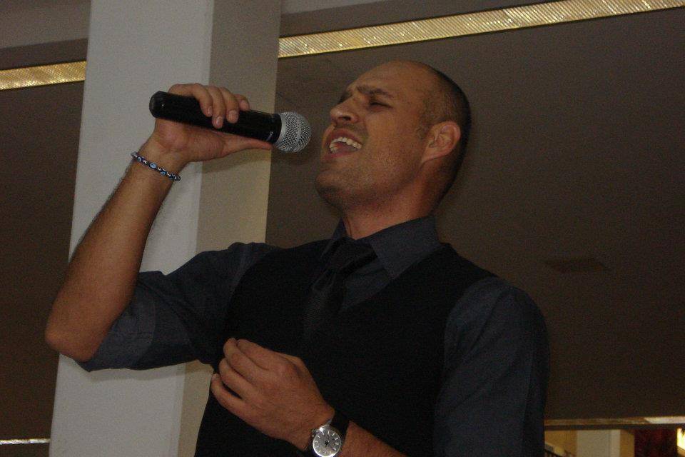 César Legaspi - Cantante