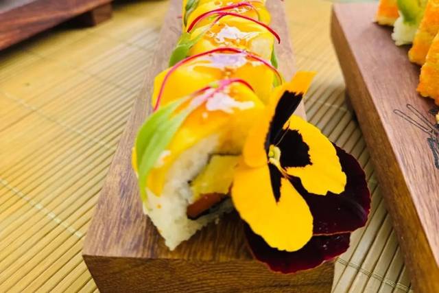 Sushi mango
