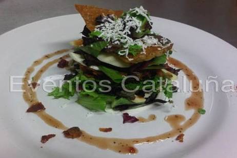 Ensalada de quesos con vinagreta de frambuesa