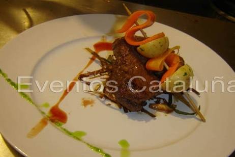 Filete de res y brocheta de papa