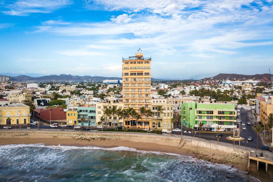 Fachado Hotel Frente al Mar