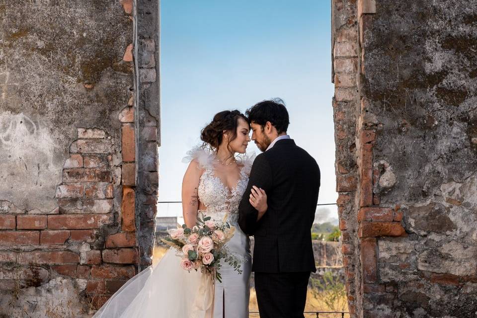 Novios frente a frente