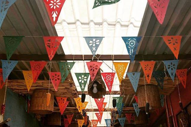 Triángulos papel picado