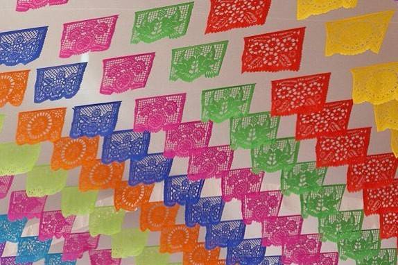 Triángulos papel picado