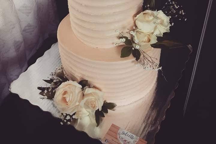 Pastel con  flores naturales