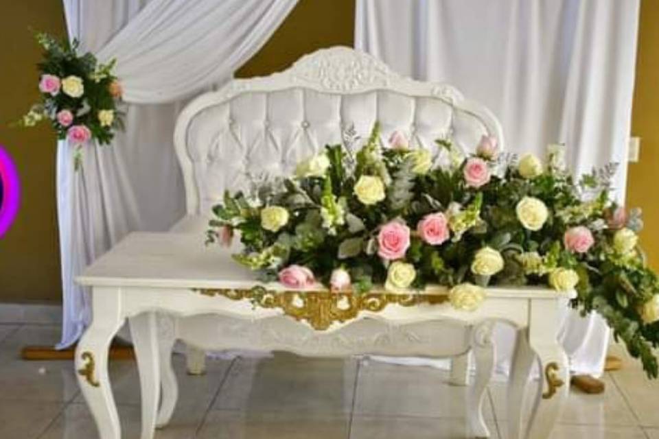 Decoración de mesa de novios