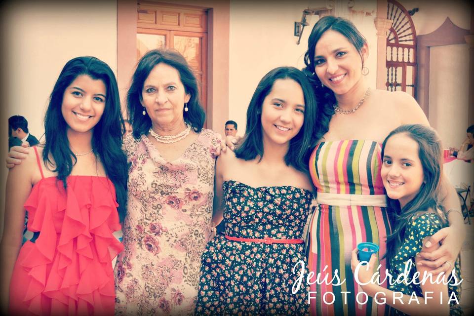 Con las invitadas