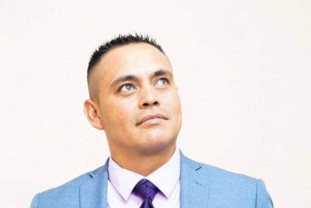 Miguel: Guitarra y Primera Voz