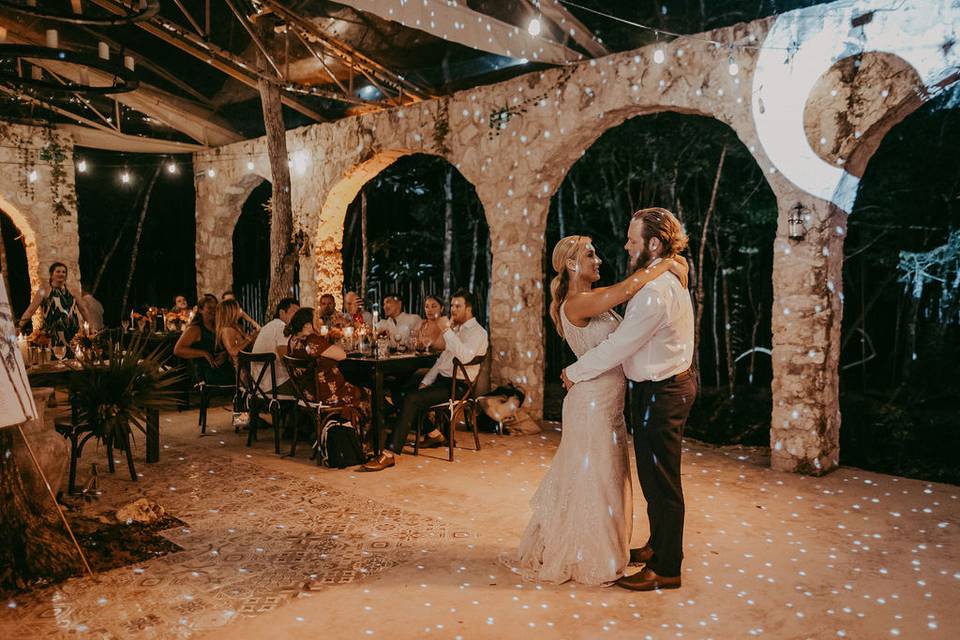 Primer baile en los arcos