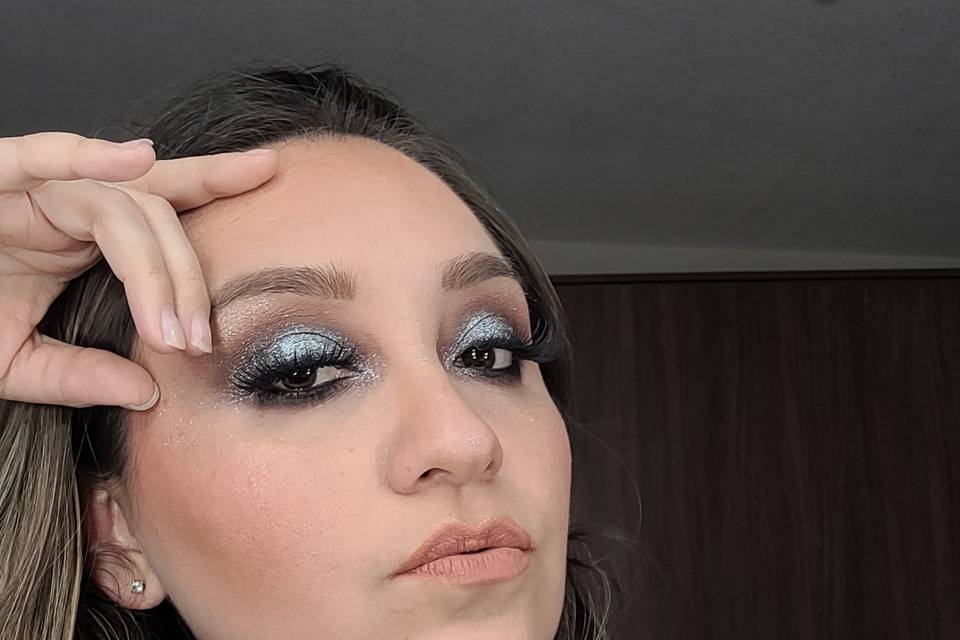 Maquillaje glow smokey eye