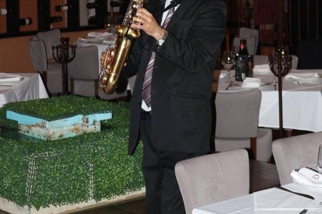 Saxofonista en su fiesta