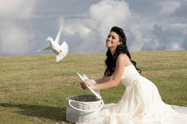 Foto novia con palomas