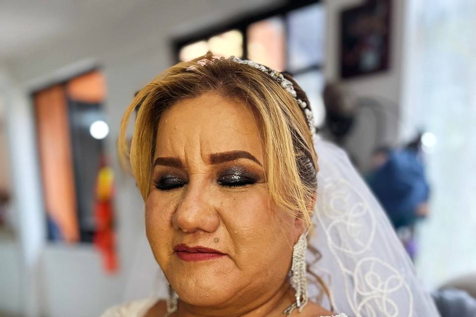 Maquillaje nupcial smokey eye